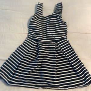 Girls like new super cute Abercrombie Kids sz5/6 black and white striped dress